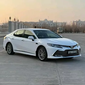 Toyota Camry Hybrid 2021
