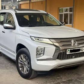 Mitsubishi Pajero 2021