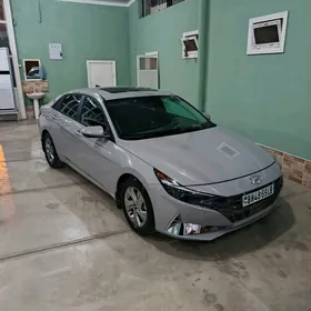 Hyundai Elantra 2022