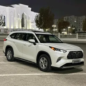 Toyota Highlander 2021