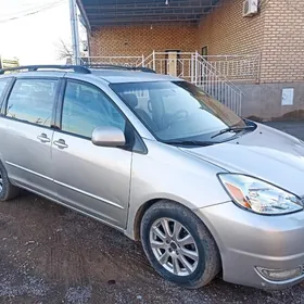 Toyota Sienna 2004