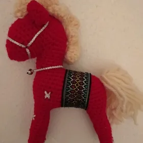 Вязаная лошадка