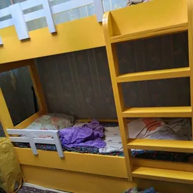 детская кровать 3яруса