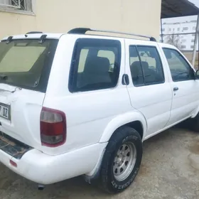 Nissan Pathfinder 1999