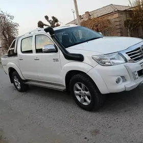 Toyota Hilux 2013