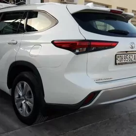 Toyota Highlander 2021