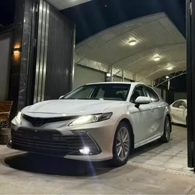 Toyota Camry 2021
