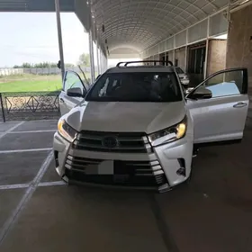 Toyota Highlander 2019