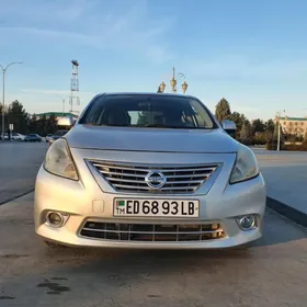 Nissan Versa 2011