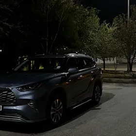 Toyota Highlander 2021