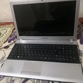 SAMSUNG RV513  noutbuk
