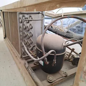 Morozilnik holodilnik agregat