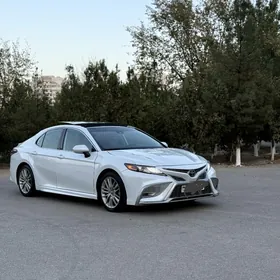 Toyota Camry 2021