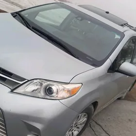 Toyota Sienna 2019