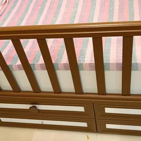 продам детскую кроватку