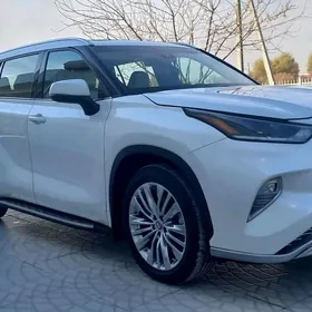 Toyota Highlander 2021