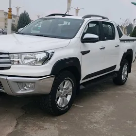 Toyota Hilux 2021
