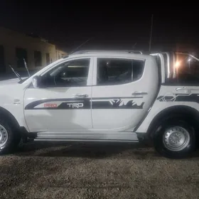 Mitsubishi L200 2010