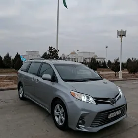 Toyota Sienna 2018