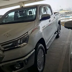 Toyota Hilux 2025