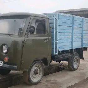 UAZ 452 1980
