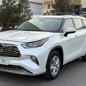 Toyota Highlander 2021