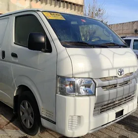 Toyota Hiace 2021