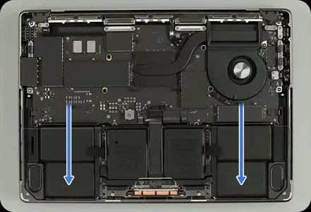 Apple упростила замену батареи в новом MacBook Pro M5