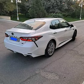 Toyota Camry 2021