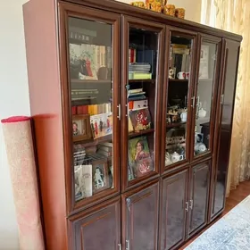 Книжный шкаф