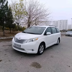 Toyota Sienna 2011