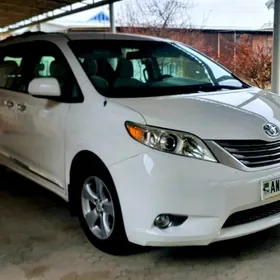 Toyota Sienna 2010