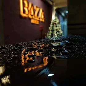 Требуются официанты.