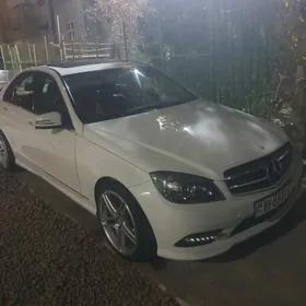 Mercedes-Benz C300 2011