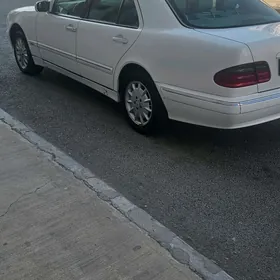 Mercedes-Benz 230E 2001