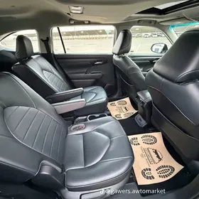 Toyota Highlander 2021