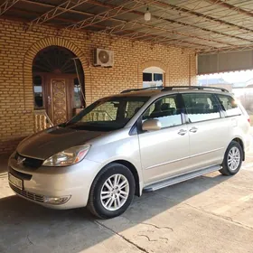 Toyota Sienna 2004