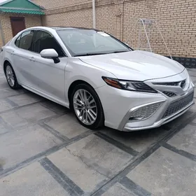 Toyota Camry 2021