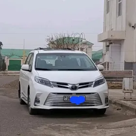 Toyota Sienna 2019