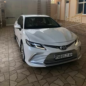 Toyota Camry Hybrid 2021