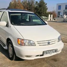 Toyota Sienna 2001