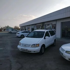 Toyota Sienna 2002