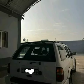 Nissan Pathfinder 1997