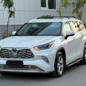 Toyota Highlander 2021