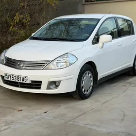 Nissan Tiida 2011