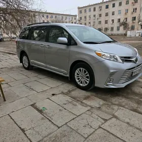 Toyota Sienna 2020