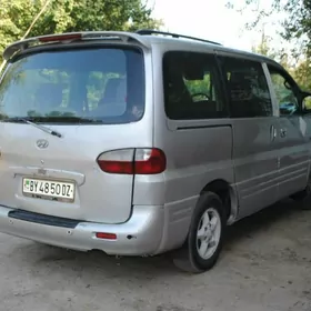 Hyundai Staria 2003