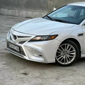 Toyota Camry 2021