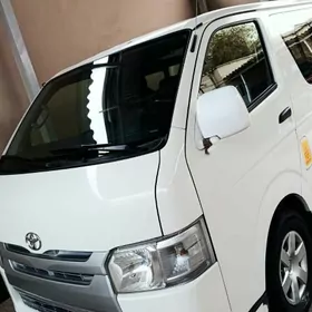 Toyota Hiace 2015