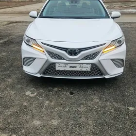 Toyota Camry 2018